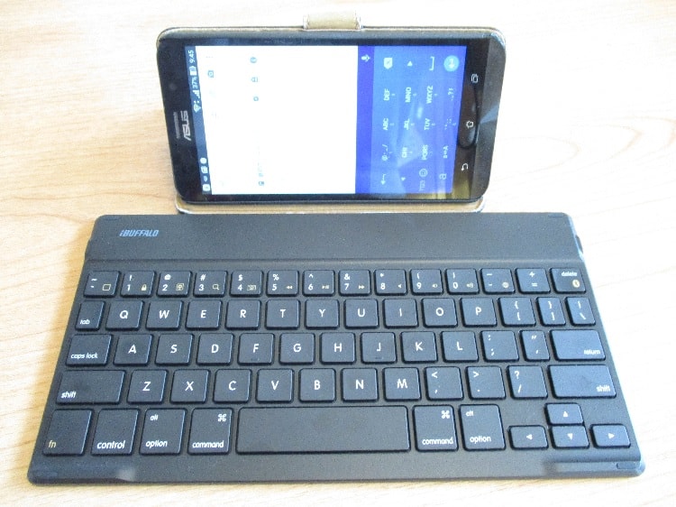 スマホとワイヤレスキーボード